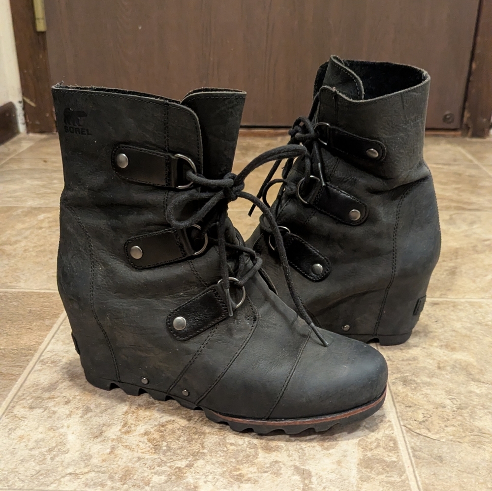 Sorel Women's Black Wedge Boots Size 9.5